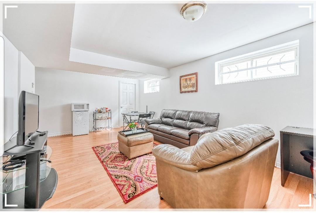 Leila'S Place-Basement Apartment In Private Home กาติโน ภายนอก รูปภาพ